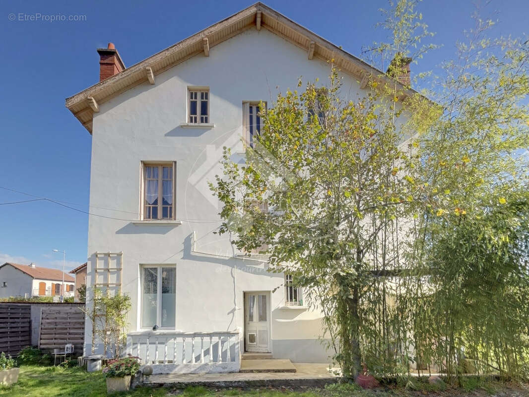 Maison à PUY-GUILLAUME