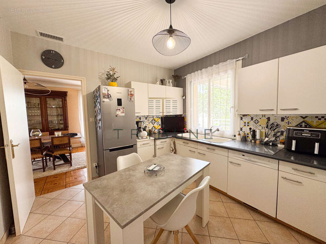 Maison familiale à vendre à Foulayronnes avec piscine, terrain clos et terrasse - photo 7