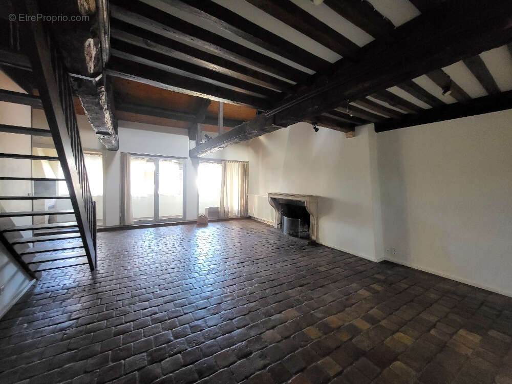 Appartement à PONT-DE-VEYLE