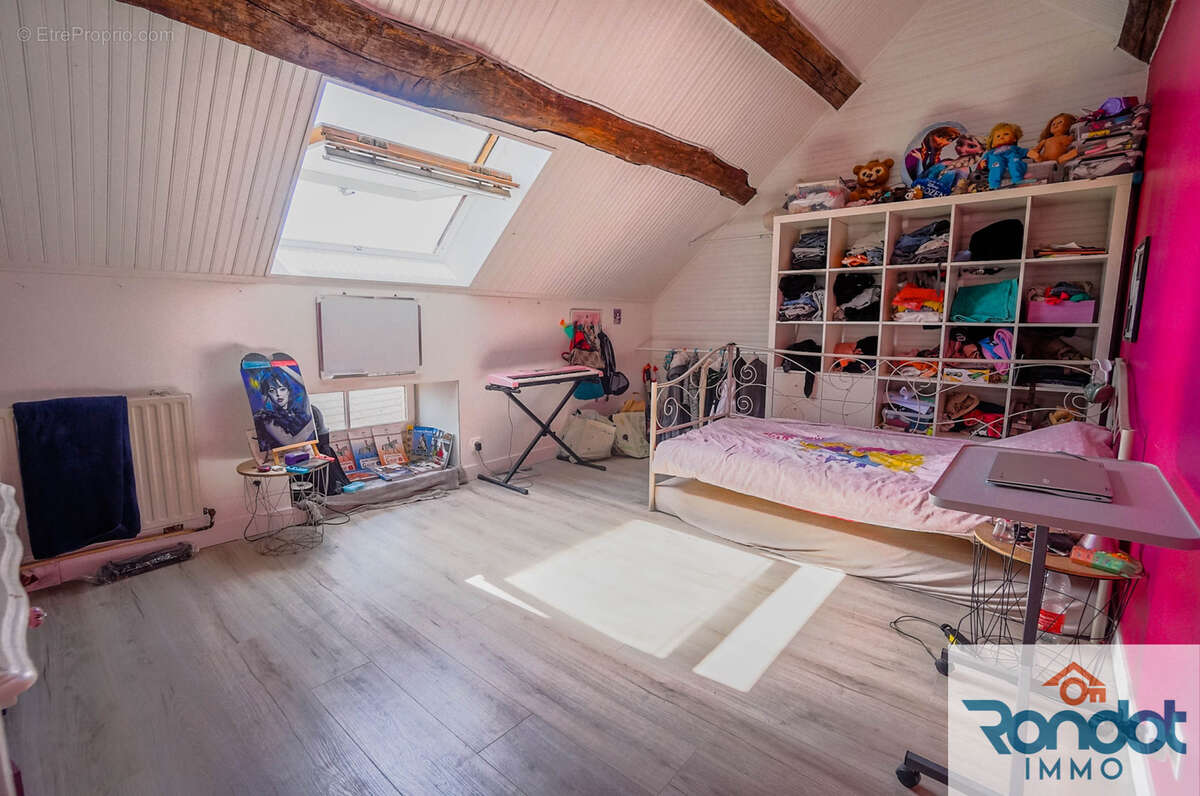 Maison à SAINT-BROING-LES-MOINES