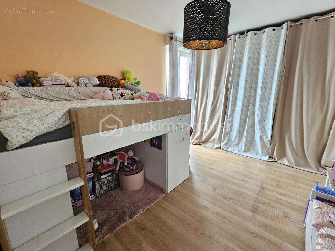 Appartement dernier étage F2 44m² terrasse 14m² SUD parking DPE C - photo 8