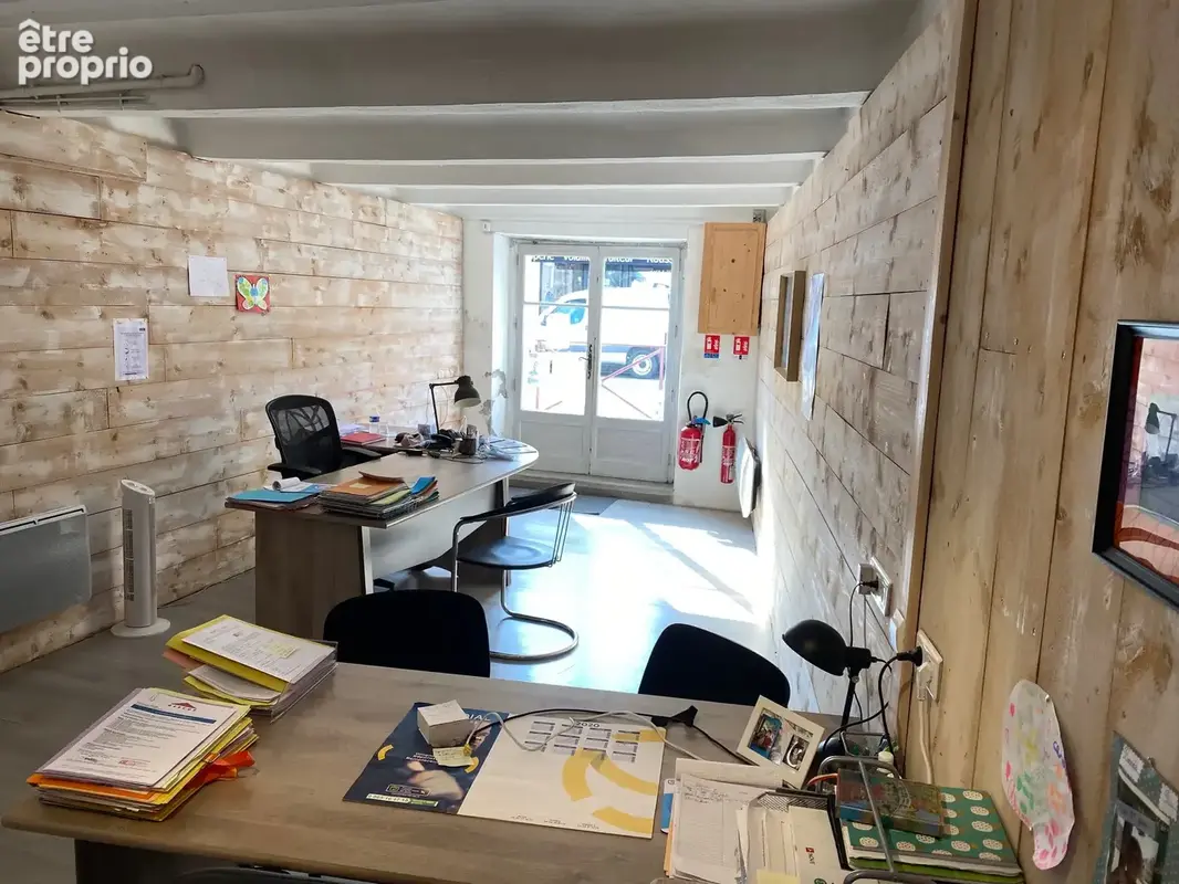 Immeuble avec commerce, appartement et terrain - photo 5