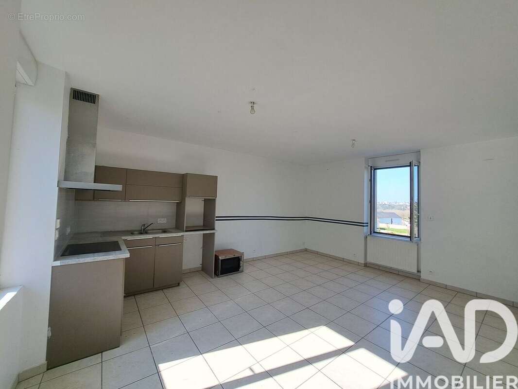 Maison 96 m² à Saint-Jacques-De-Thouars  - photo 2