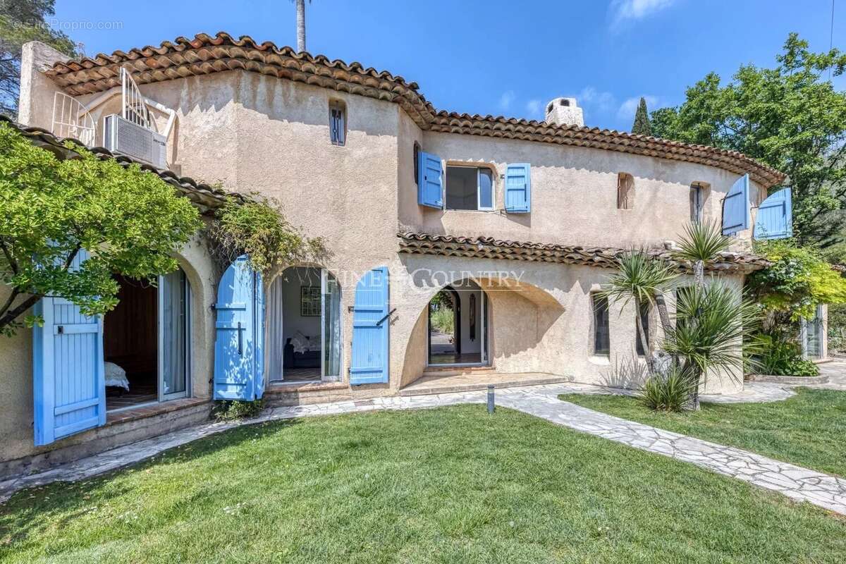 Maison à VALBONNE