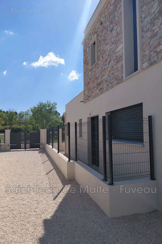 Maison à POURRIERES