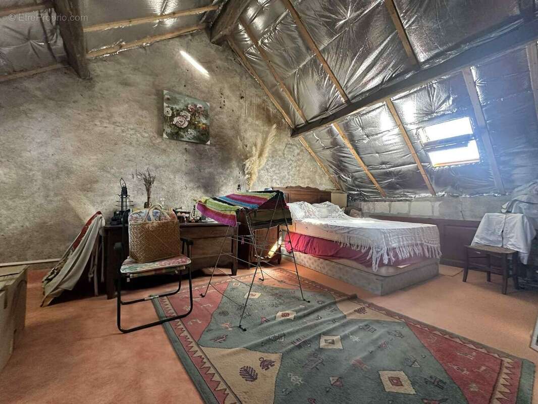 Maison à SAINT-LAMBERT-DU-LATTAY