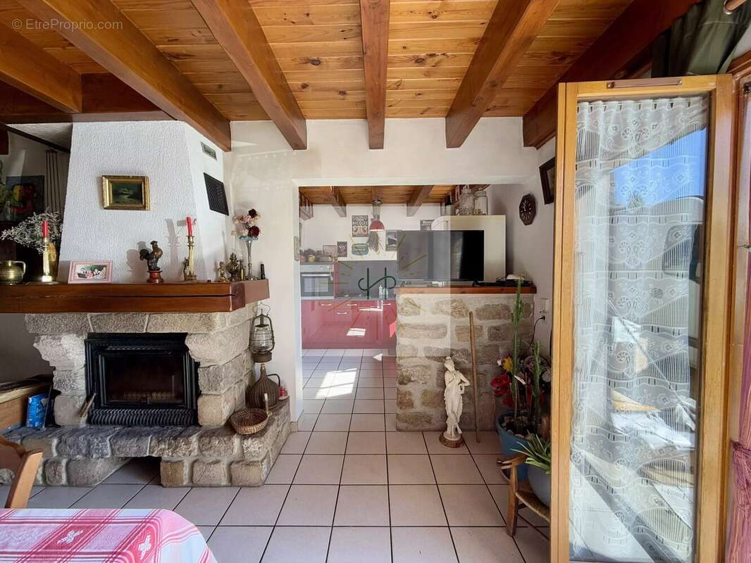 Maison à SAINT-JEAN-ROURE