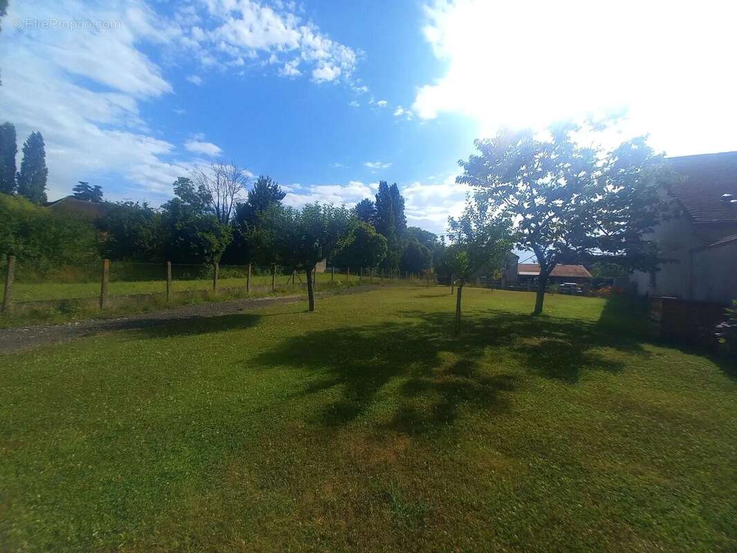 Maison à MONTIGNY-LENCOUP