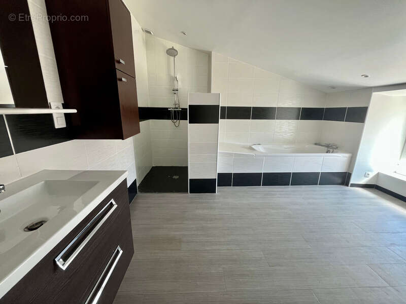 Maison à SAINTE-GEMME-LA-PLAINE