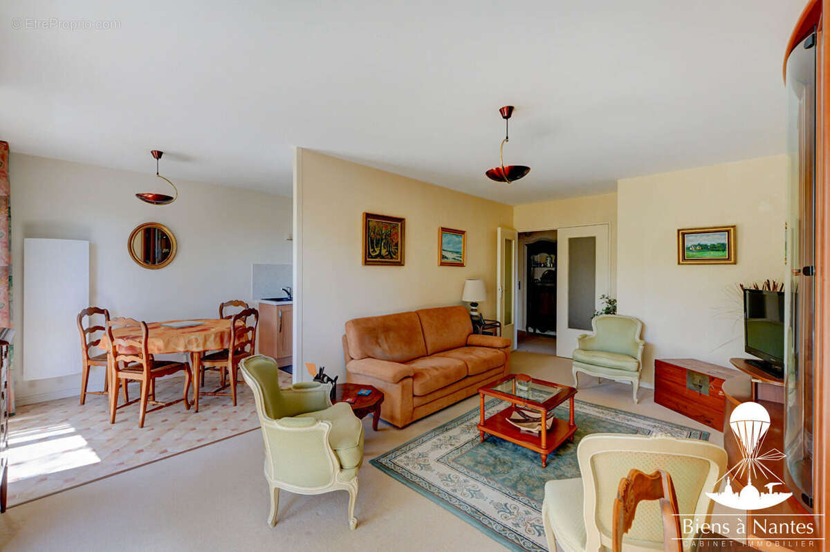 A Vendre Appartement T3 m² + une place de stationnement + une cave - photo 3