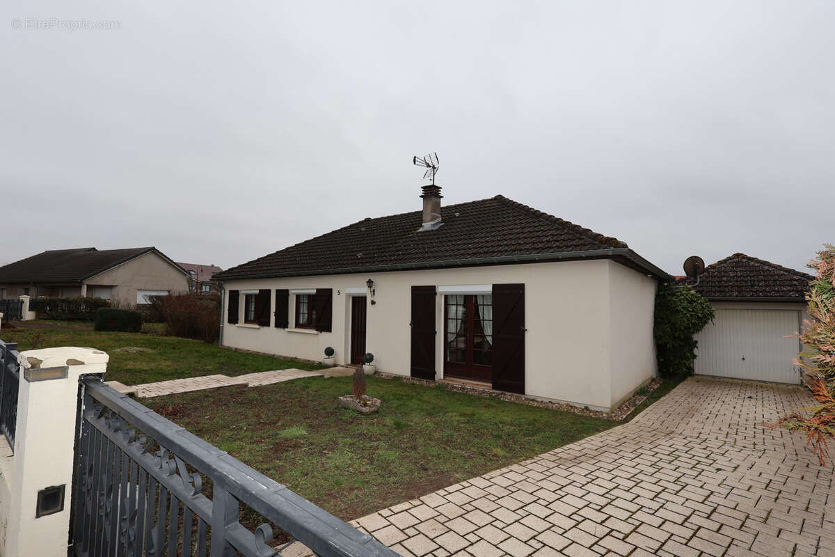 Maison à LOUVIGNY