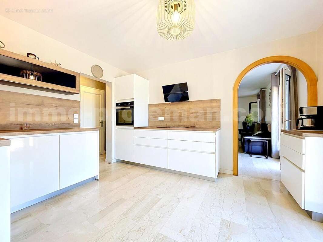 Magnifique_maison_individuelle_cranves_sales_calme_frontiere_suisse_geneve_proche_ecole_bus_ceva_terrasse_spa_séjour_salon_cuisine_ - Maison à CRANVES-SALES