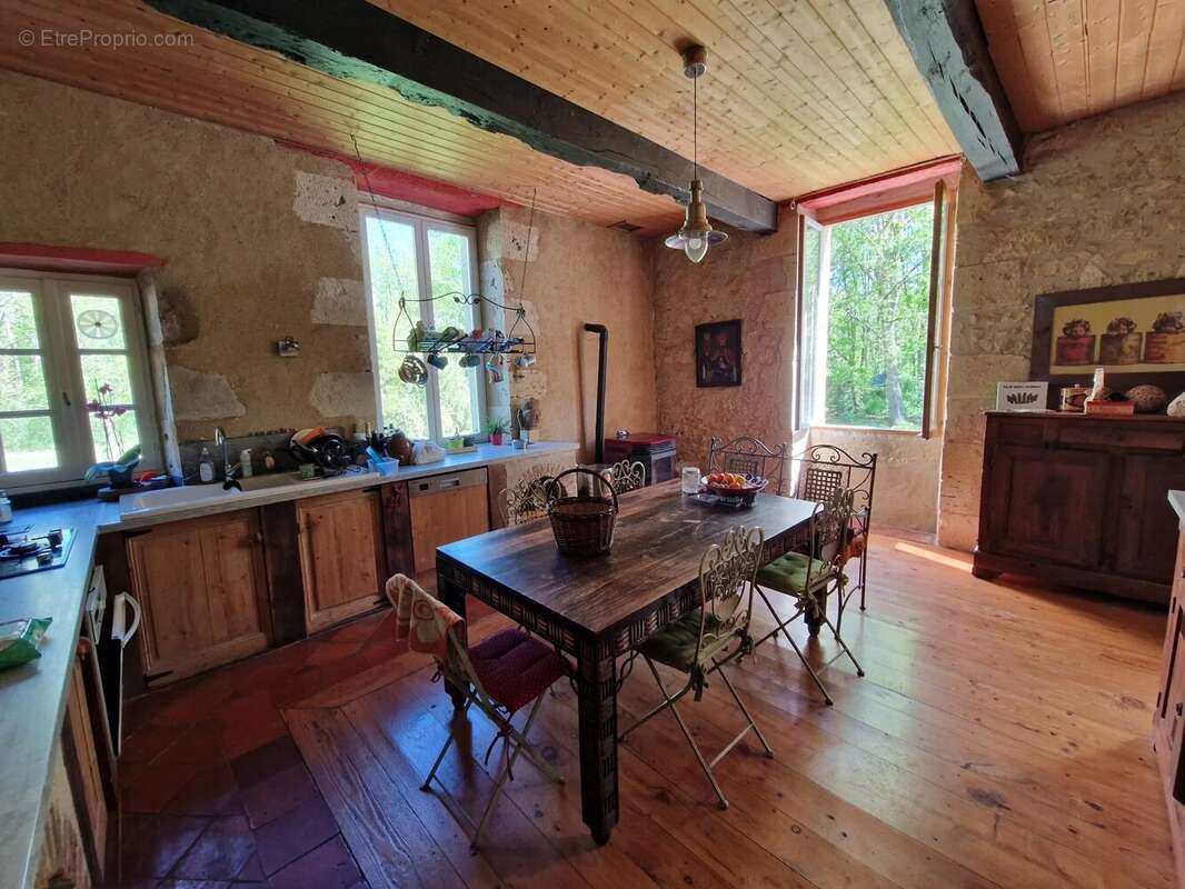 Maison à VIC-FEZENSAC