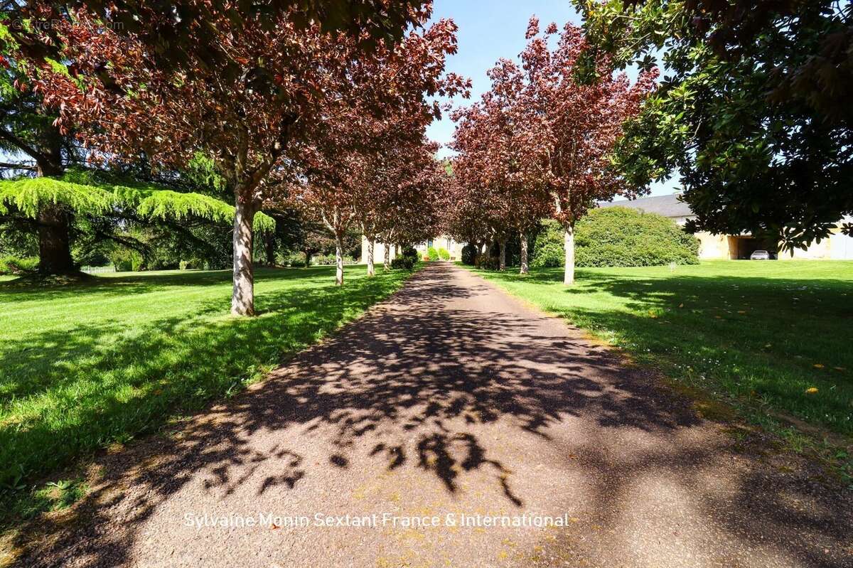 Superbe propriété rénovée sur 2,6 hectares, dépendances et espace piscine avec pigeonnier - photo 21
