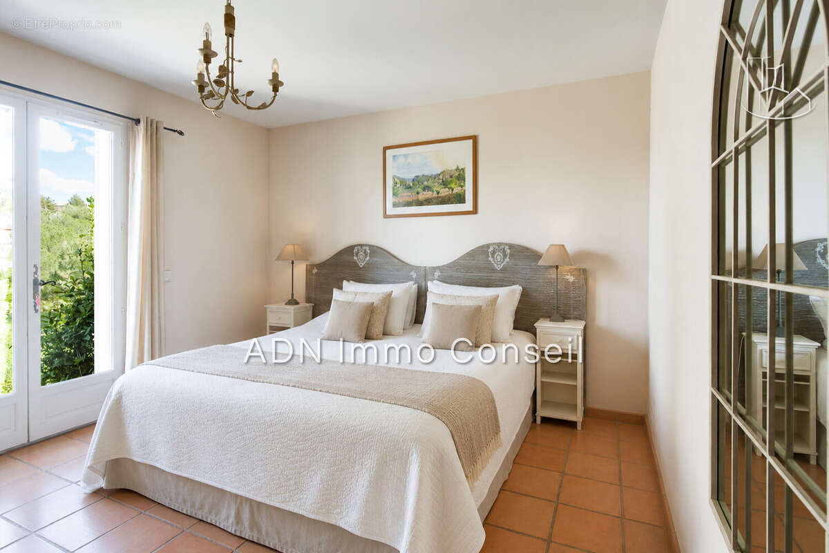 Maison 162 m² à Mallemort  - photo 8