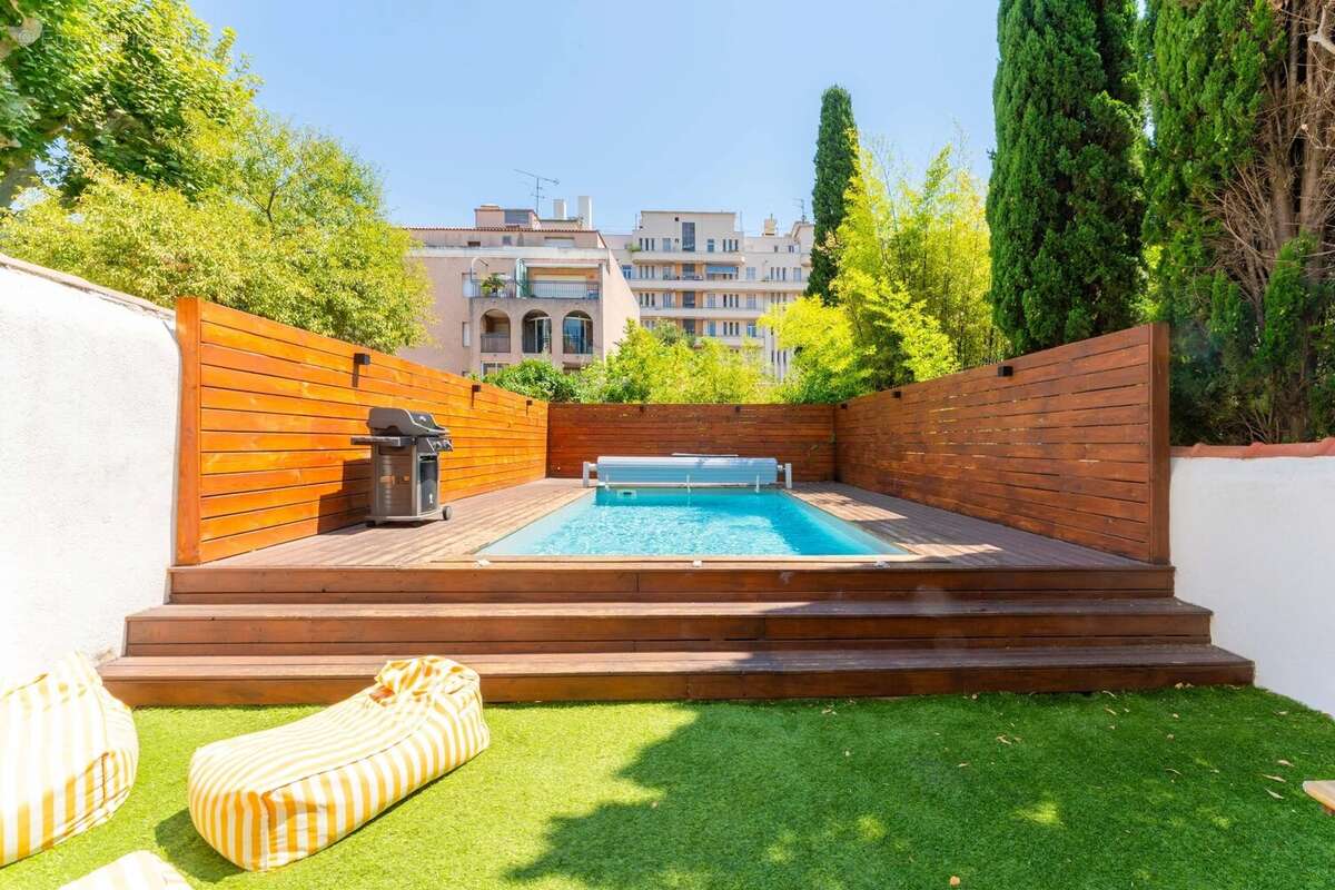 T4 à vendre 140m2 Marseille 13008 - Jardin et Piscine - photo 17