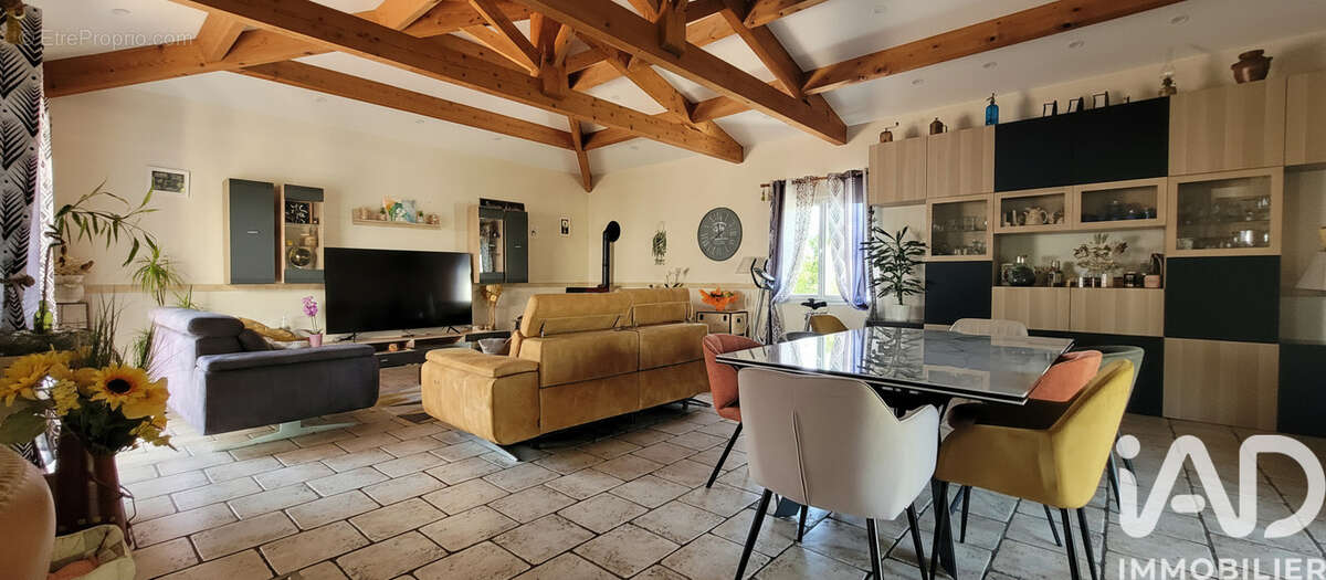 Photo 3 - Maison à SAINT-JEAN-D'ANGELY