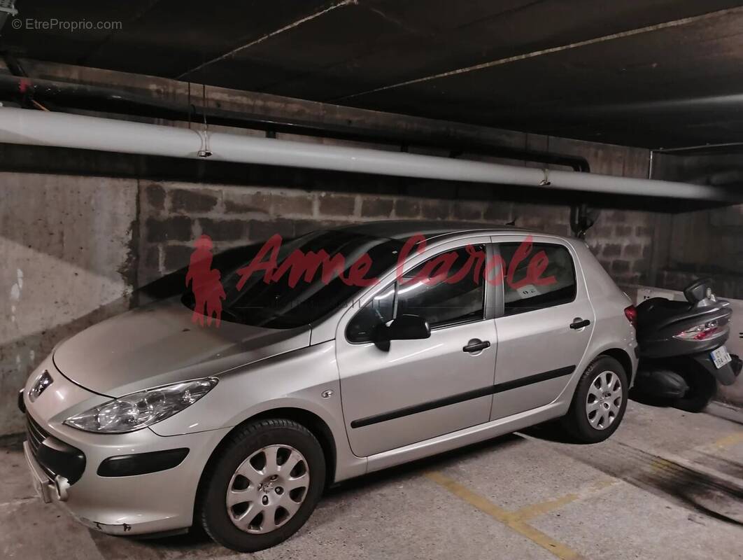 Parking à PARIS-12E