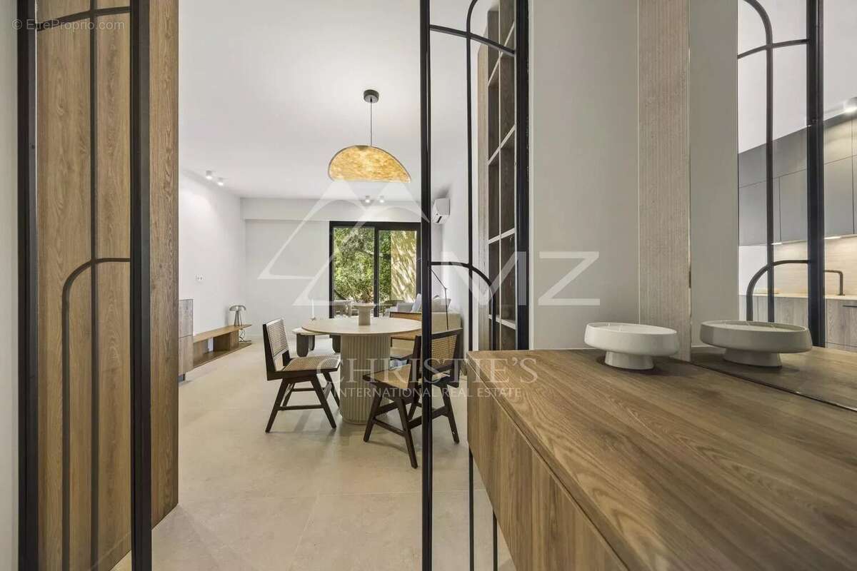 Vaste studio entièrement rénové au sein d'une résidence de grand standing - photo 9