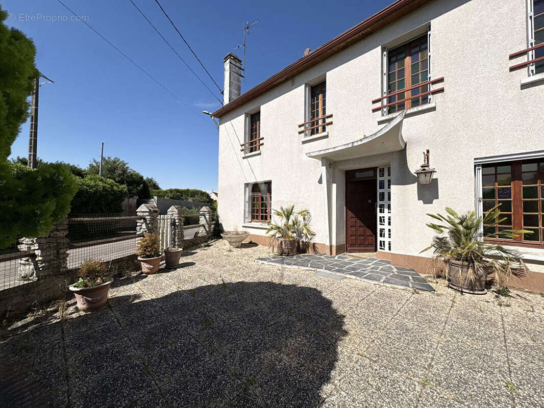 PROPRIETE UNIQUE - proche de Dourdan 7 pièce(s) 188.53 m2 - photo 2