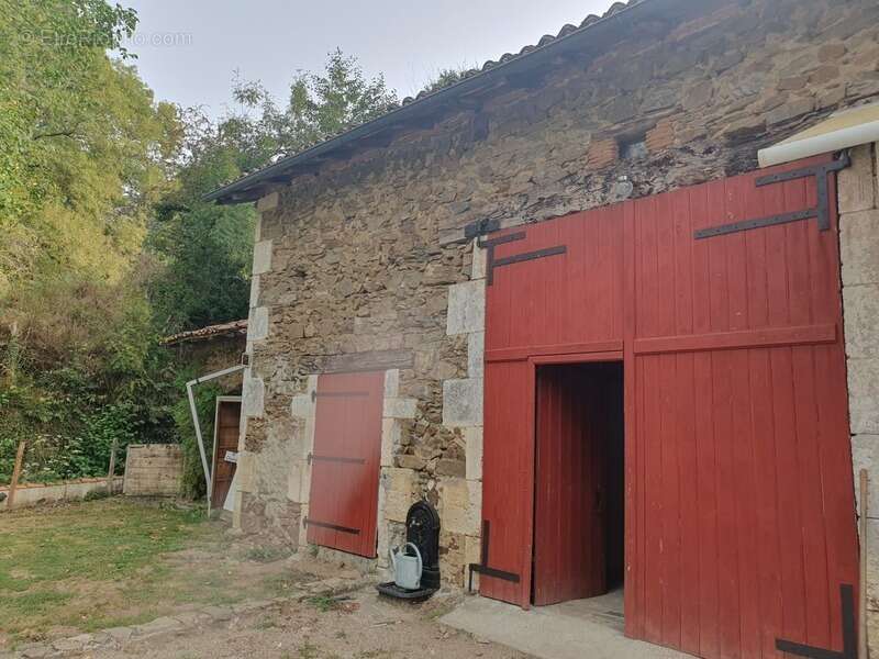 Maison à CONFOLENS