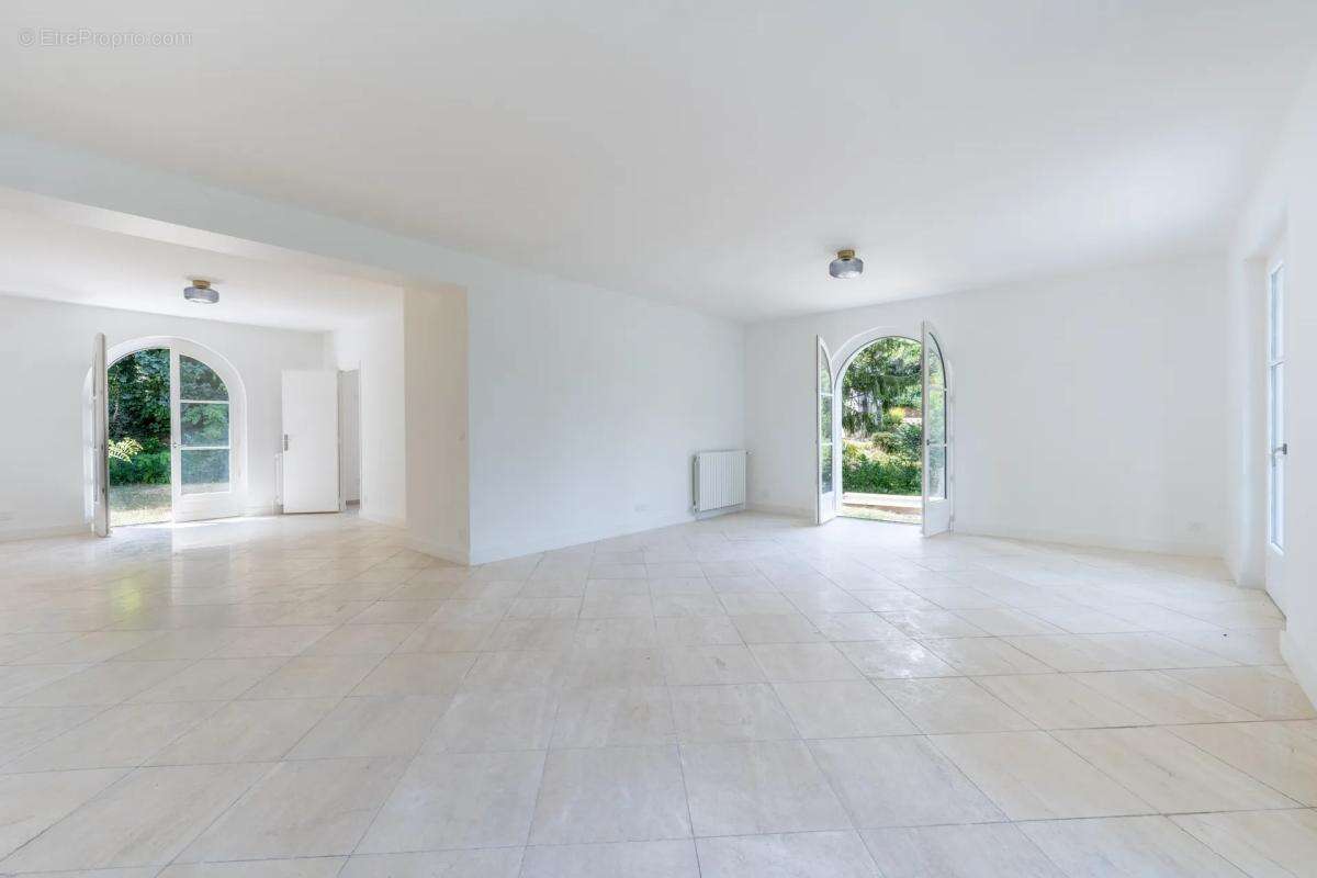 Maison de 10 pièces de 248 m² à Pontoise - photo 3