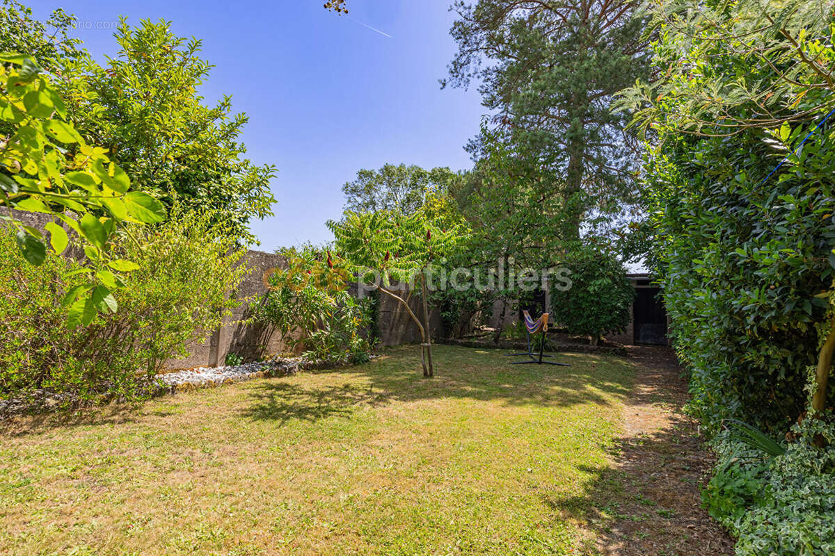 Saint colomban -- centre bourg -- maison familiale 4 chambres -- jardin sud/est -- garage - photo 4