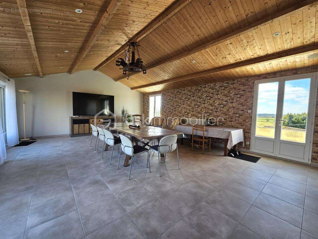 Maison à VERNOUX-EN-GATINE