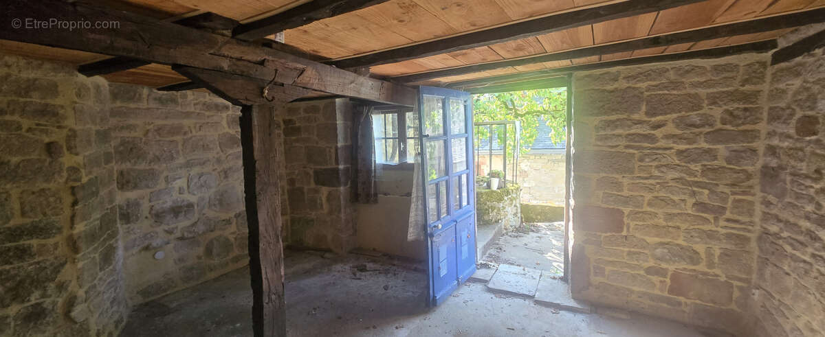 Maison en pierre à rénover - Charme et authenticité au cœur de Ligneyrac - photo 4