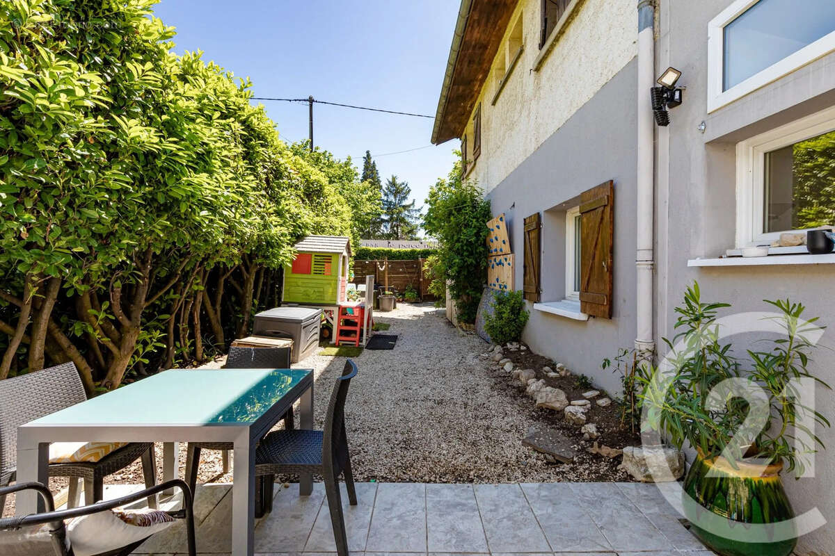 Appartement à FONTAINE