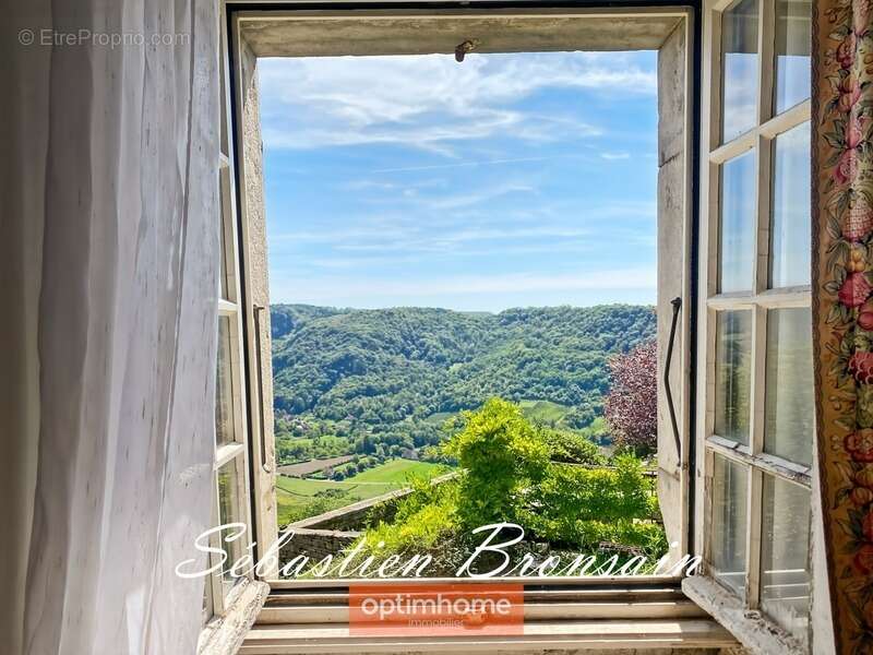 Maison à CHATEAU-CHALON