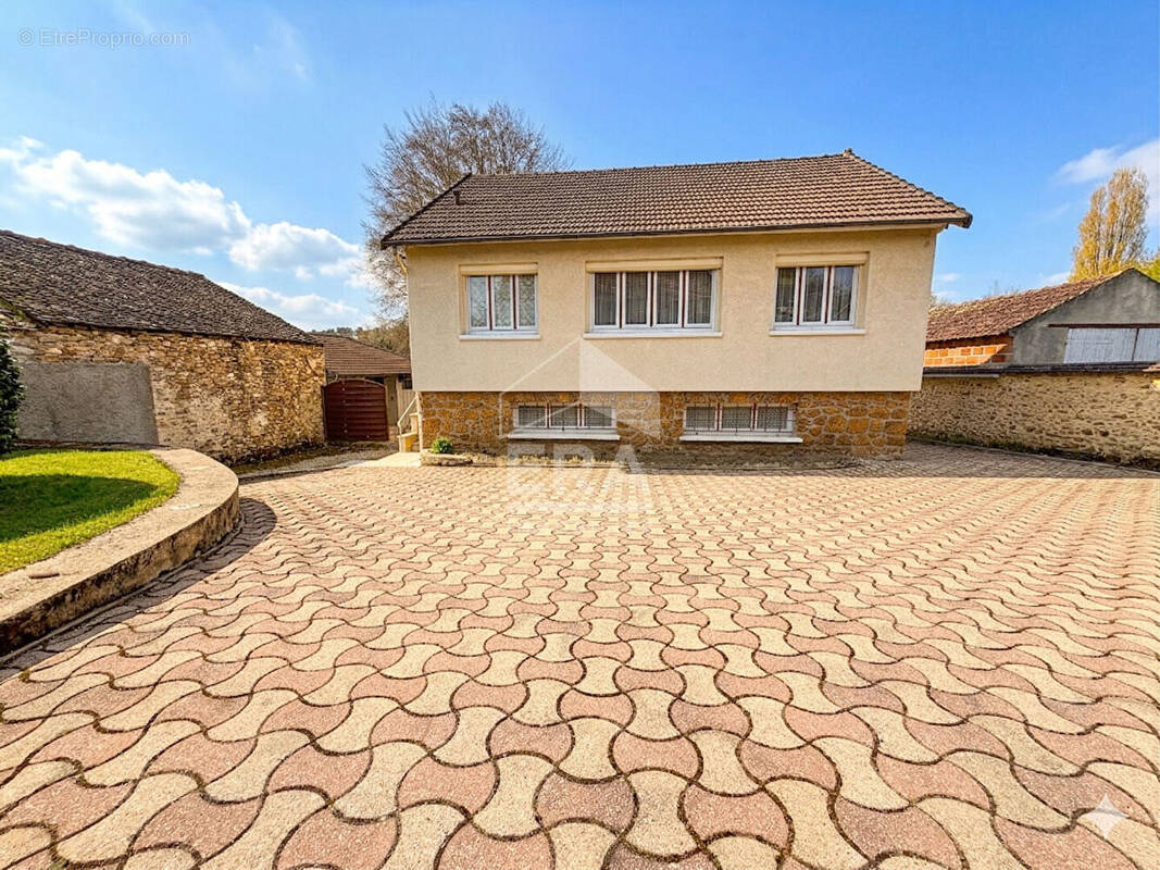 Maison à SAINT-SAUVEUR-SUR-ECOLE