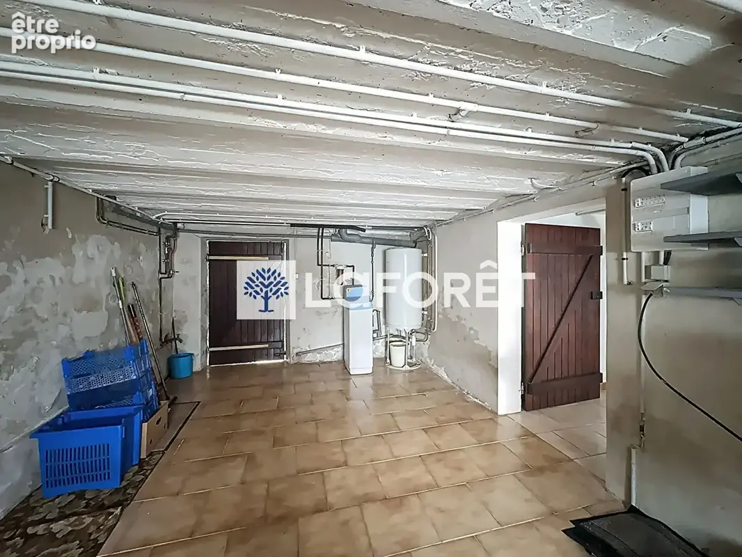 Maison sur 3 niveaux avec un sous sol  - Fort potentiel - Centre Saint-Nom - photo 17