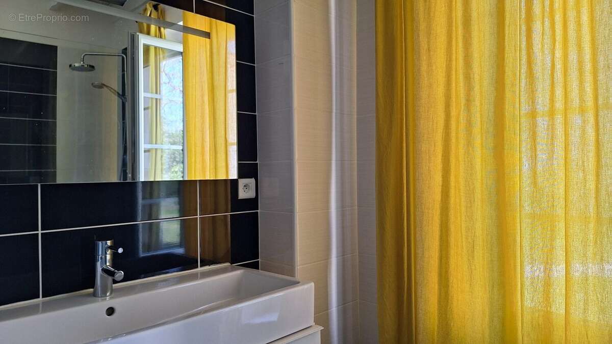 Maison à LA CHAPELLE-MOULIERE