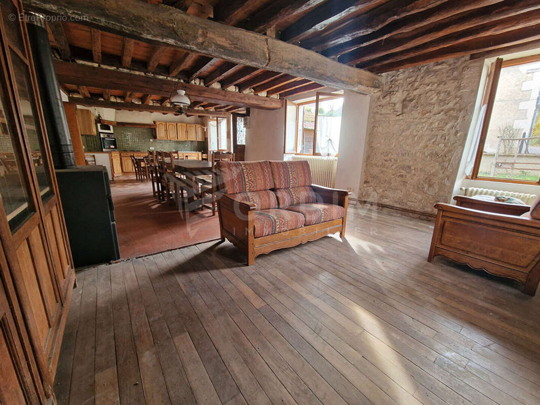 Maison à GY-L&#039;EVEQUE