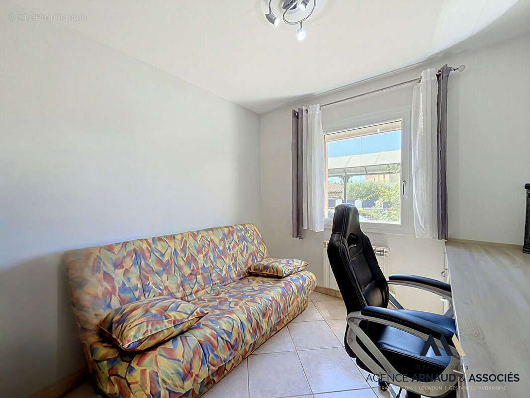 Exclusivité à Saint Cyr sur Mer : Charmante maison 4 pièces avec grand jardin - photo 10