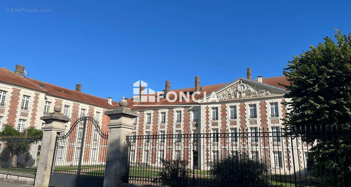 Appartement à LA FERE