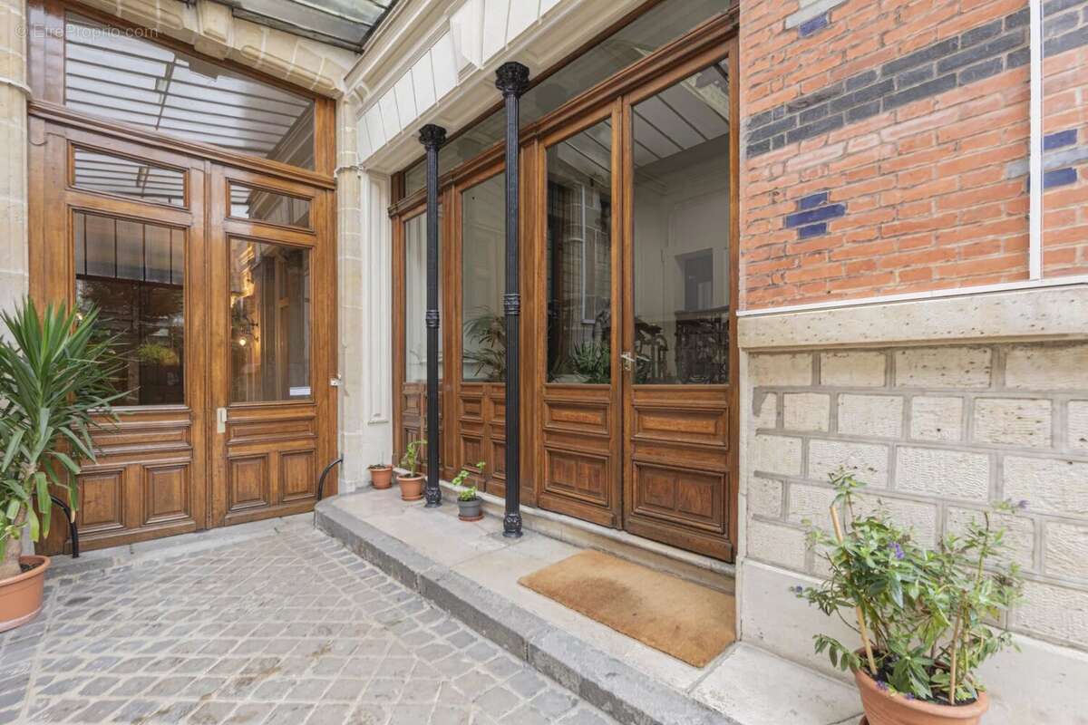 Appartement à PARIS-16E