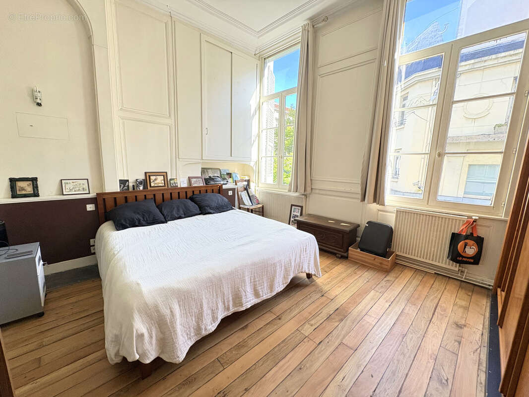 Elégant appartement de 155 m2 quartier Halles Centrales - photo 8
