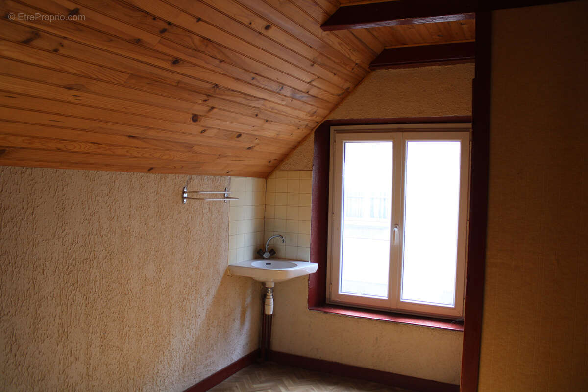 Maison à CONDAT