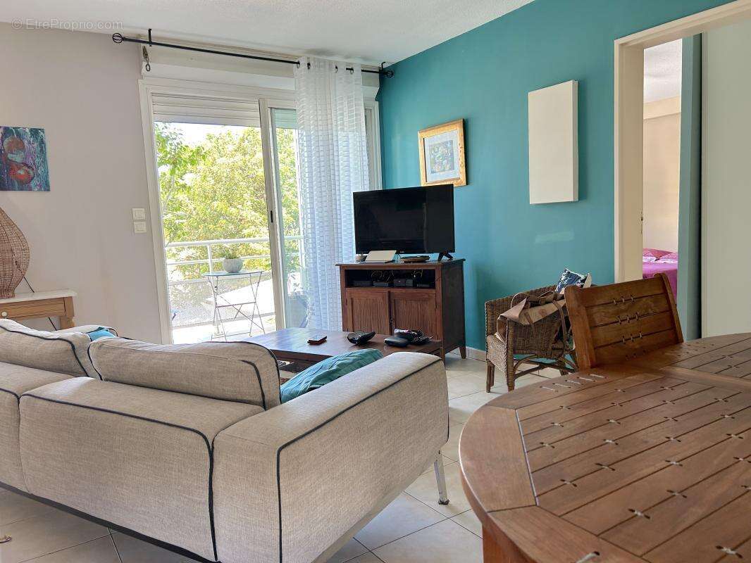 Appartement T3 coeur de ville de Saint Gilles les Bains - photo 7