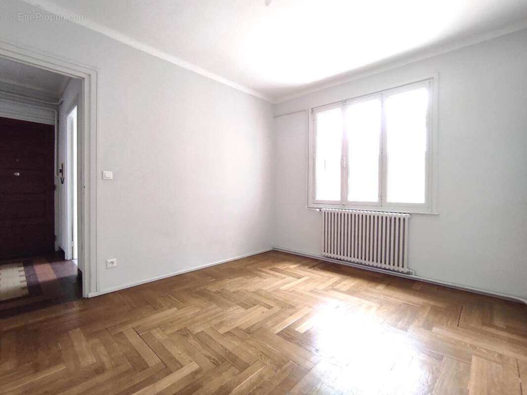   - Appartement à LYON-7E