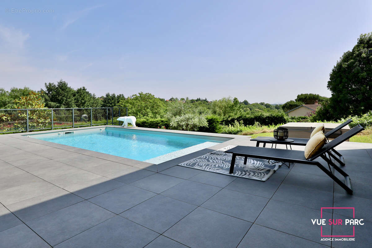 Maison à LA TOUR-DE-SALVAGNY