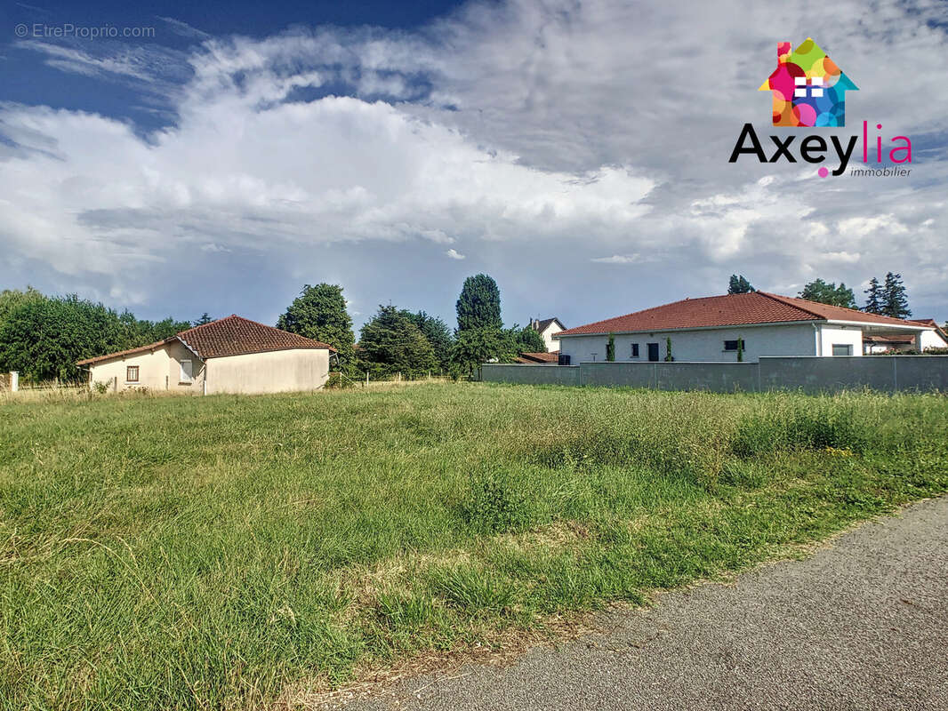 A vendre - renaison - terrain constructible viabilisé de 775m2 - photo 4