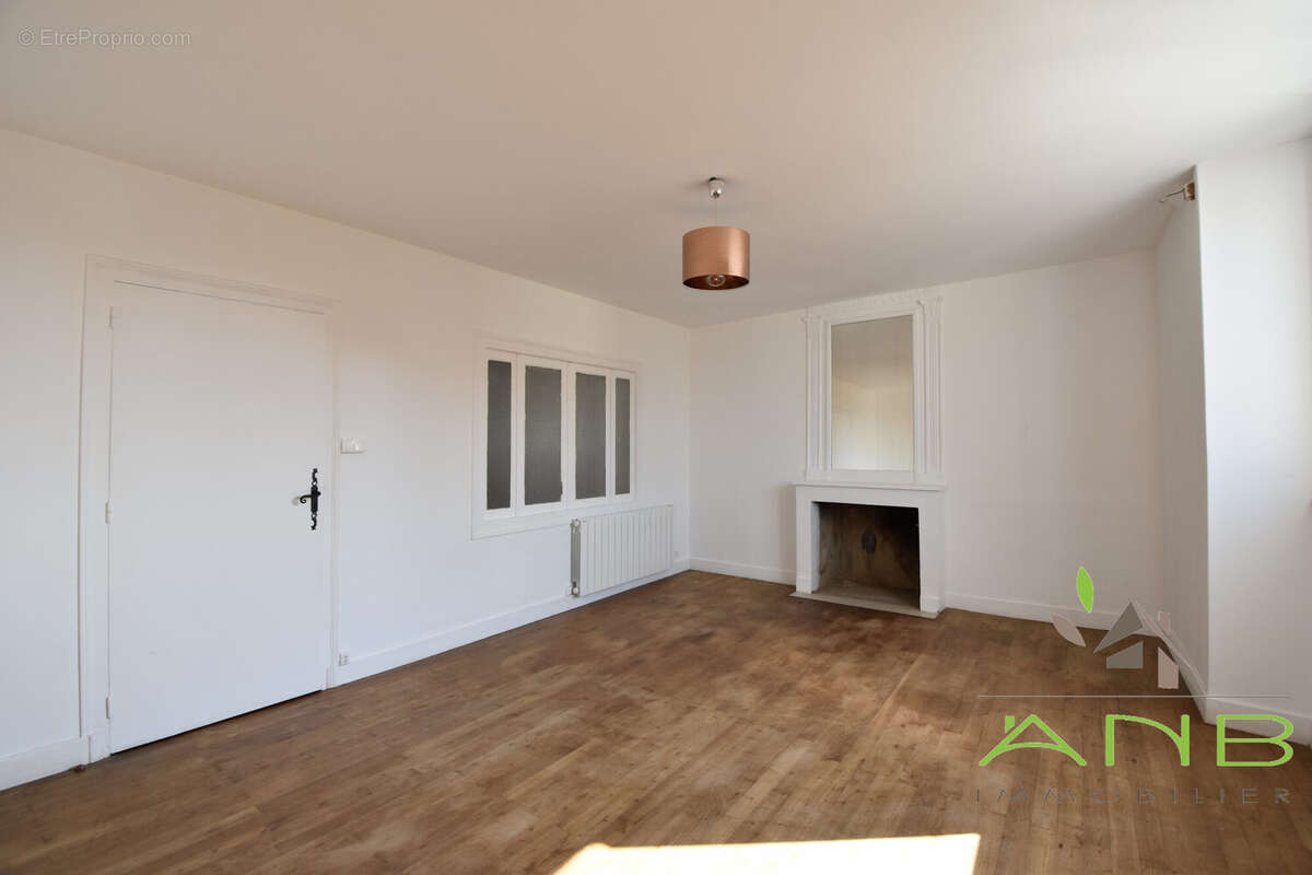 Maison à MONTBRON