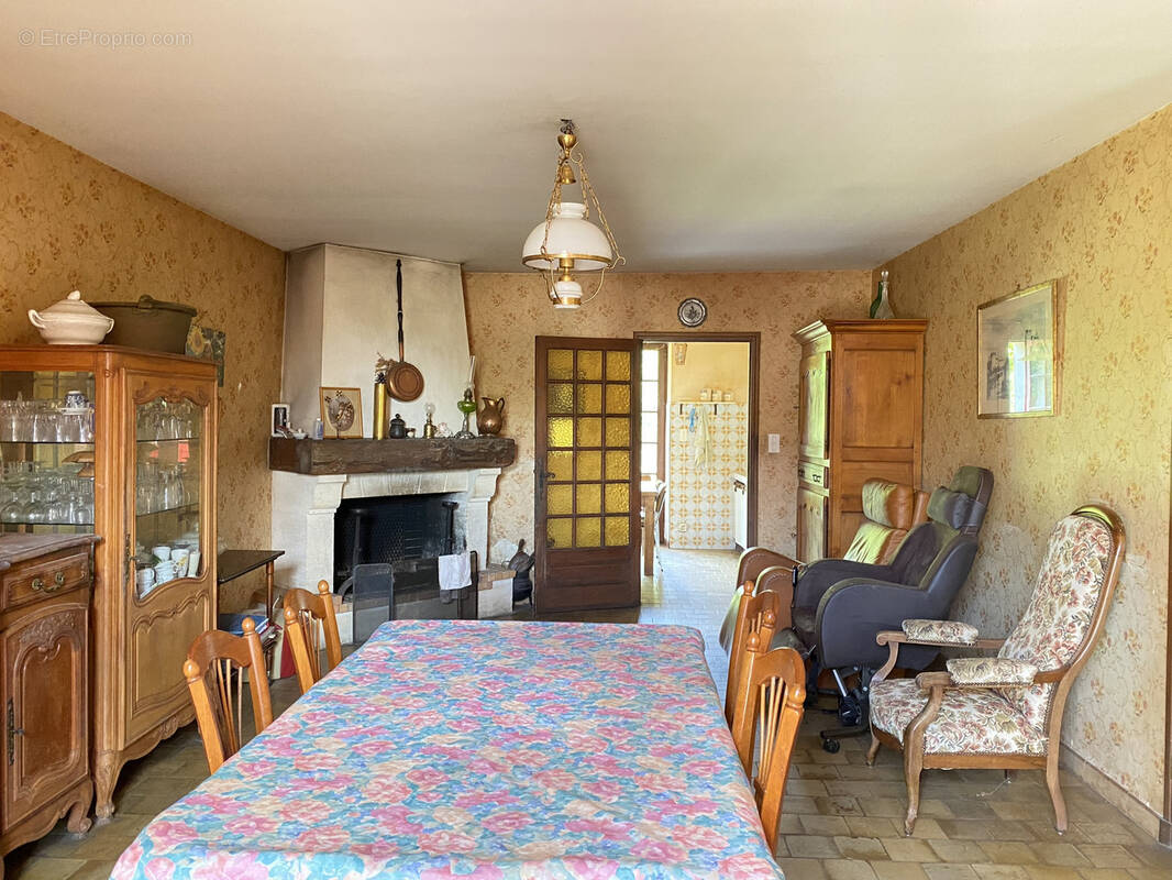 Maison à CHAMPAGNAC-DE-BELAIR