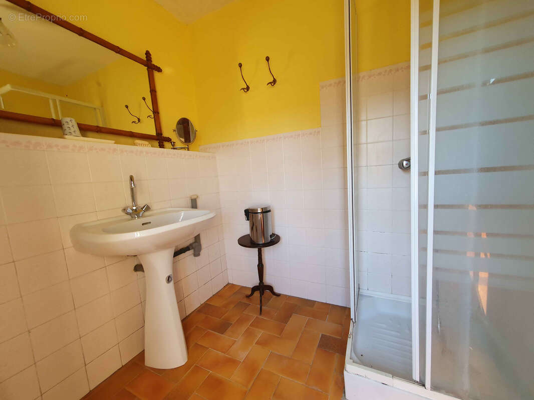 Maison à LA ROQUE-SUR-CEZE