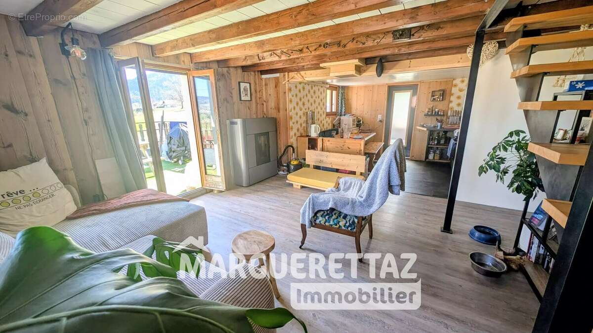 Maison à LA TOUR