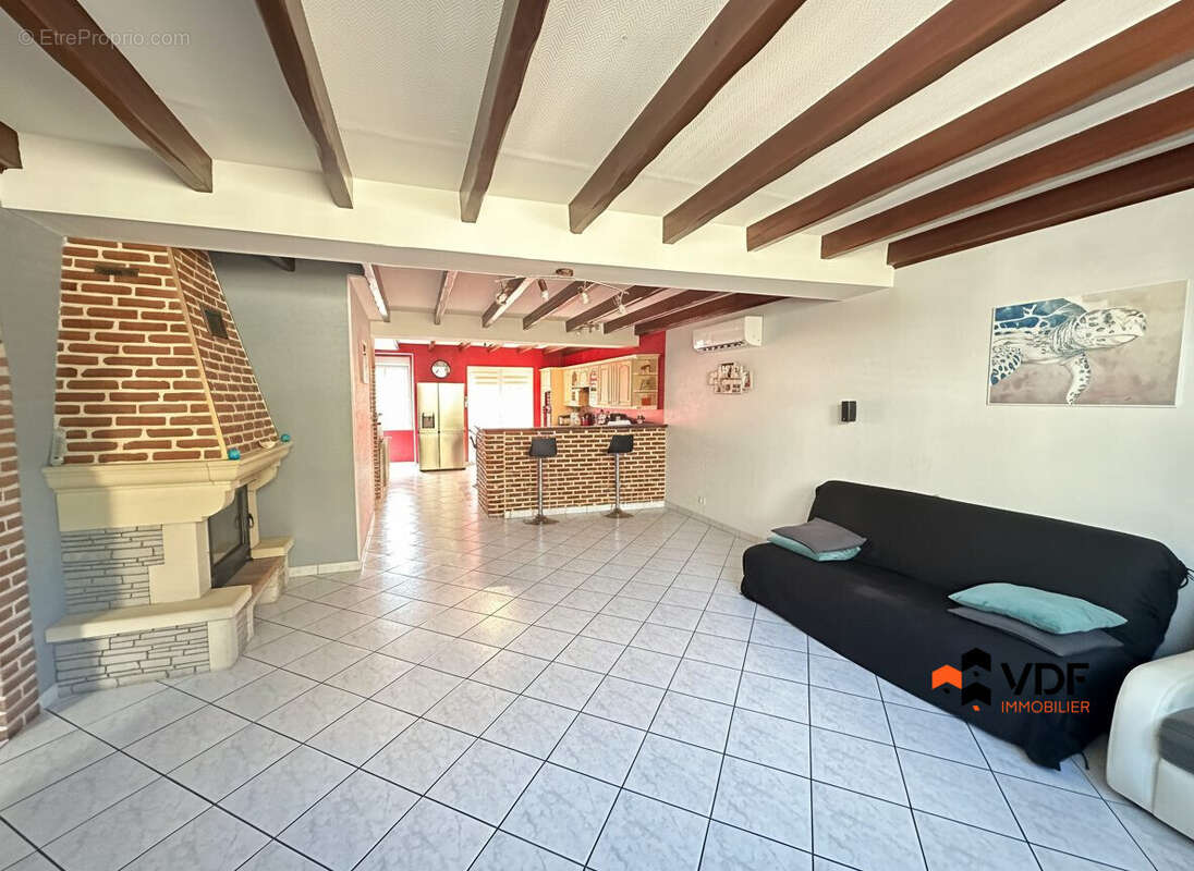 Maison 195 m² à Cordelle  - photo 6