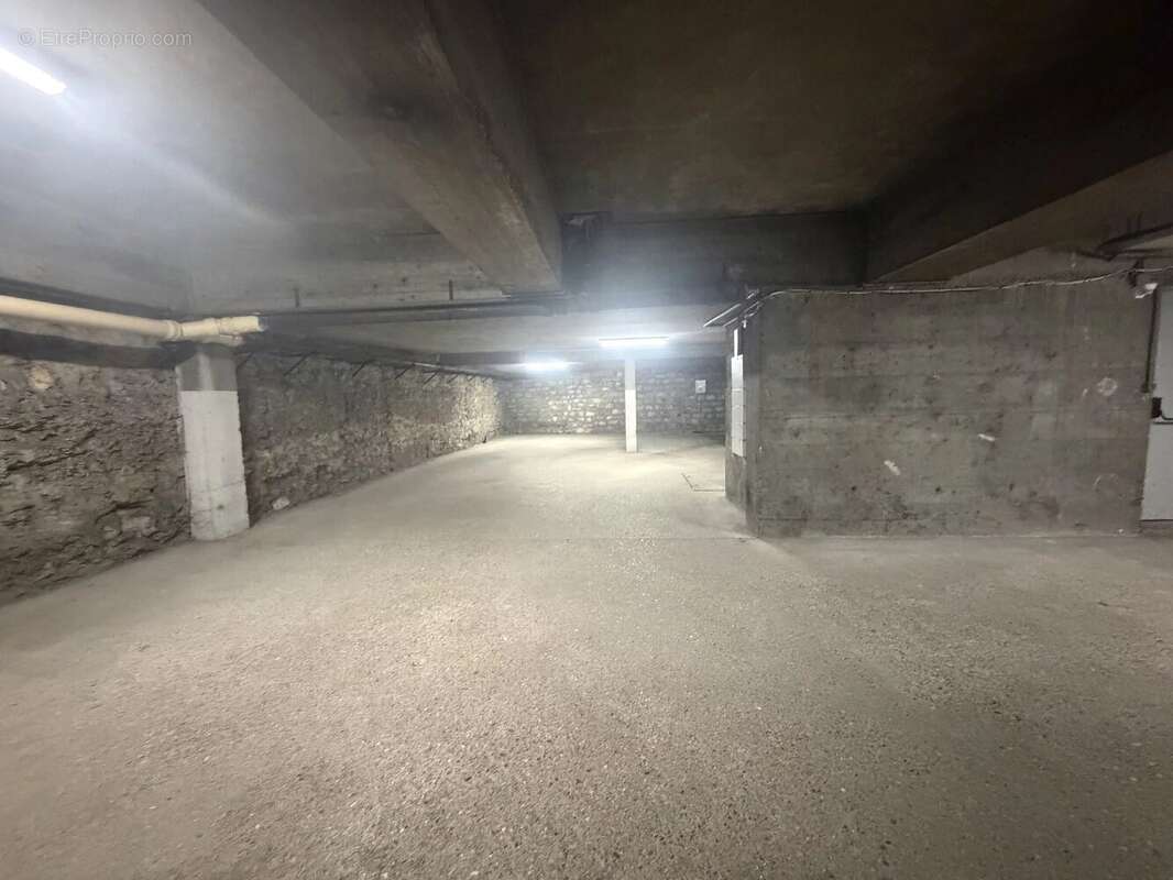 Parking à NEUILLY-SUR-SEINE